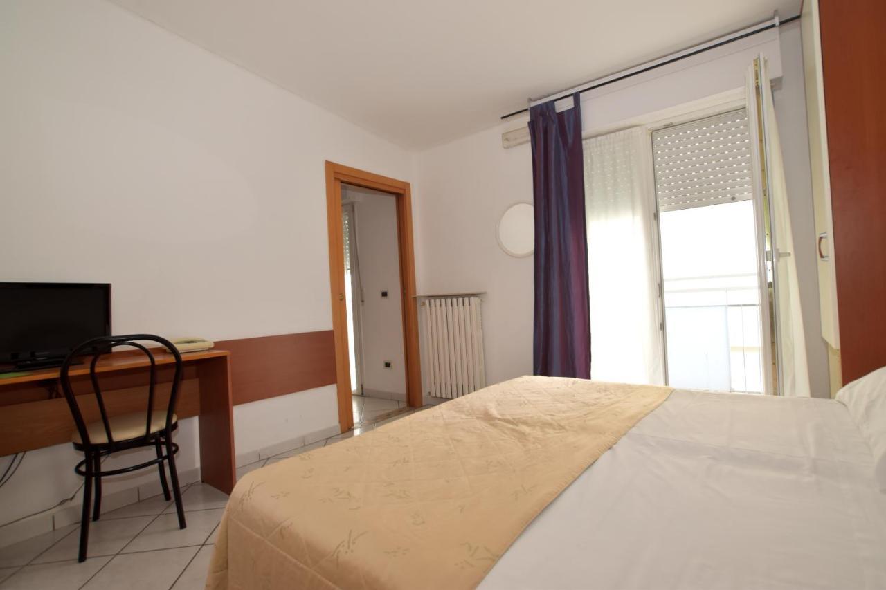 Hotel Villa Del Parco Rimini Dış mekan fotoğraf